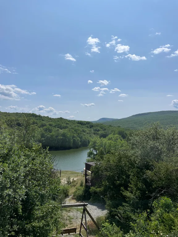 Дом для большой компании с видами на горы и озеро