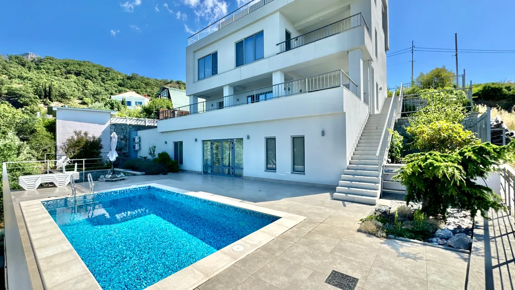 Коттедж Часть дома с бассейном недалеко от моря Отрадное Ялта — аренда посуточно в Отрадное