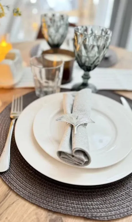 Дом в окружении леса с чаном и баней на территории