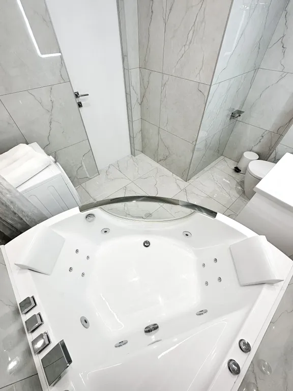 Квартира Апартаменты с Джакузи в центре, парковка — Екатеринбург