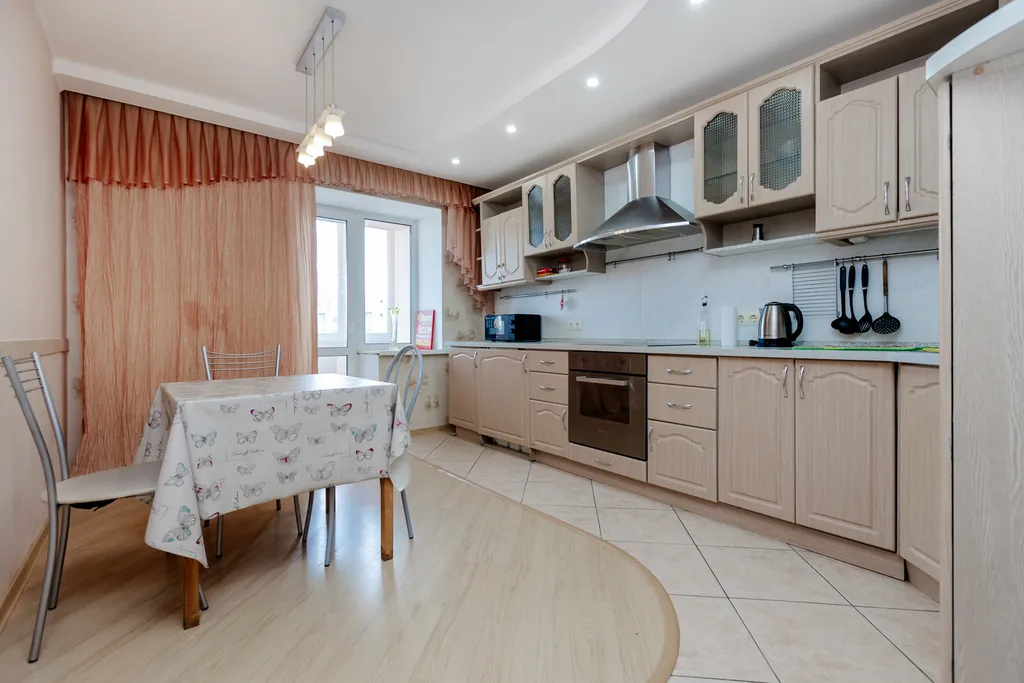 Жилая комната в 3-комнатной квартире 103