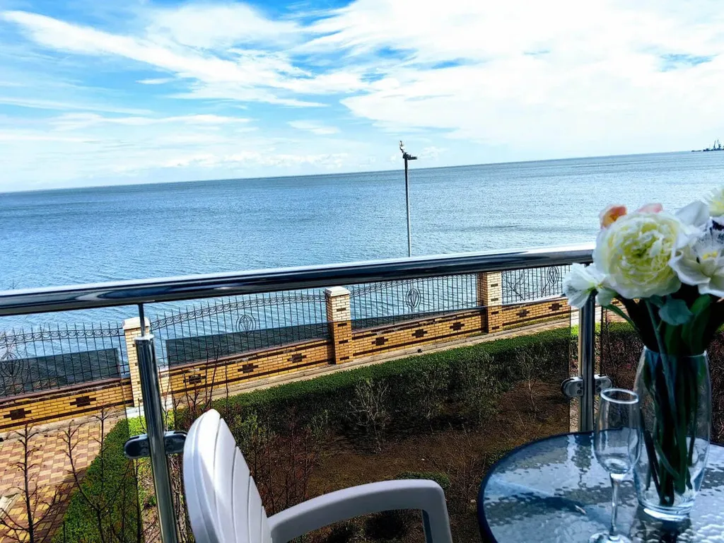 Студия с видом на море