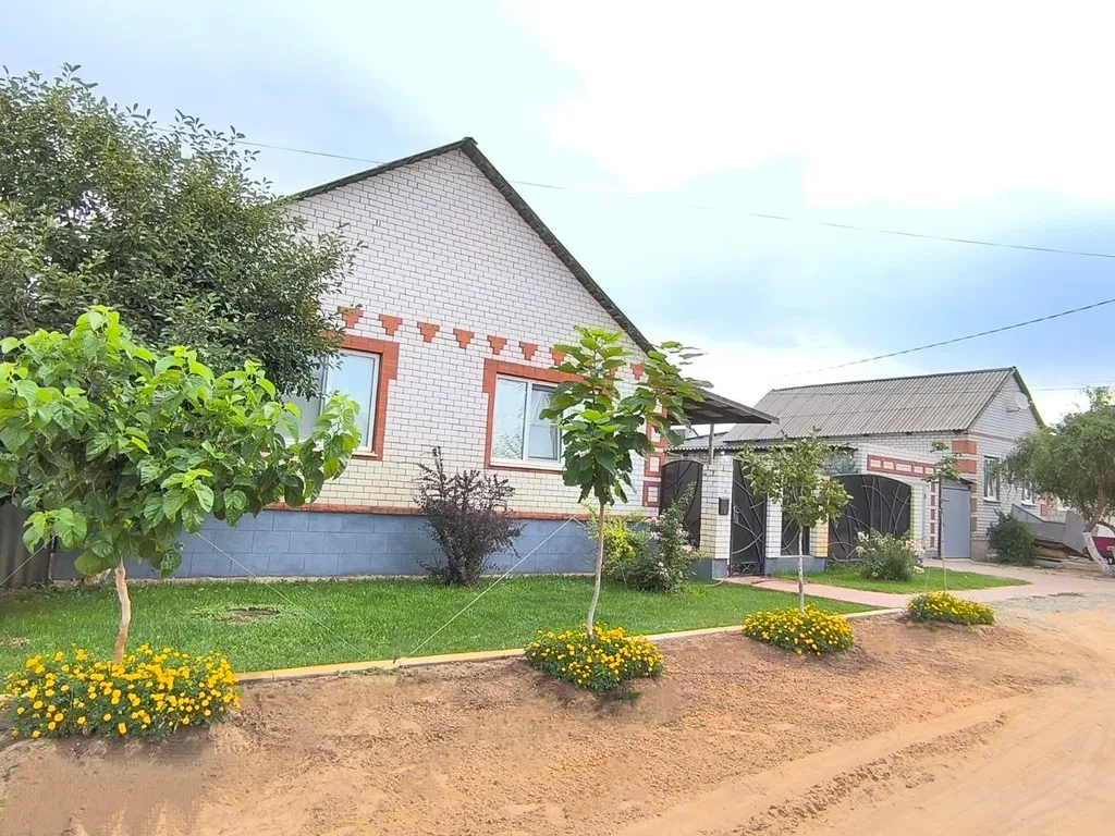 Чистый дом на большую компанию, хорошие матрасы