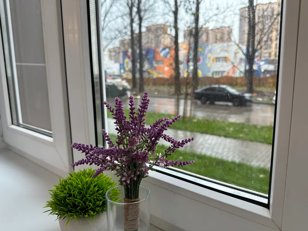 Современная двушка у выставки