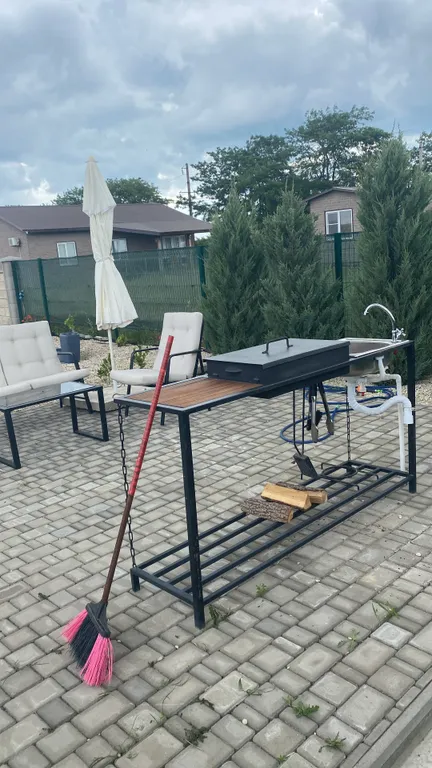 Дом с бассейном у моря