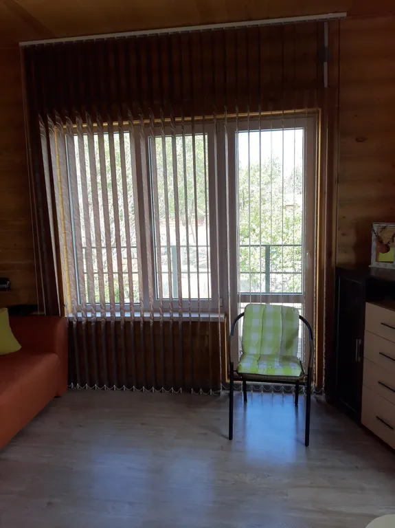 Студия с балконом и панорамным видом на море