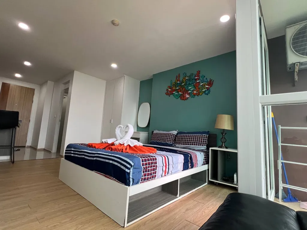 Студия после ремонта с потрясающим видом в центре Каты