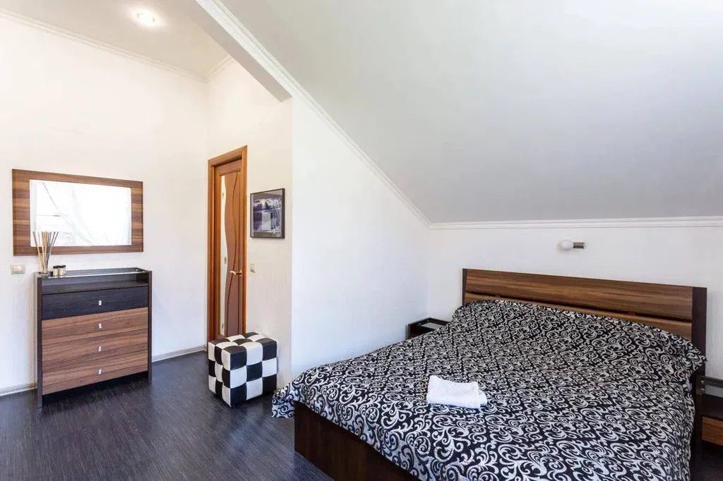 Двухэтажный дом на Турчинского