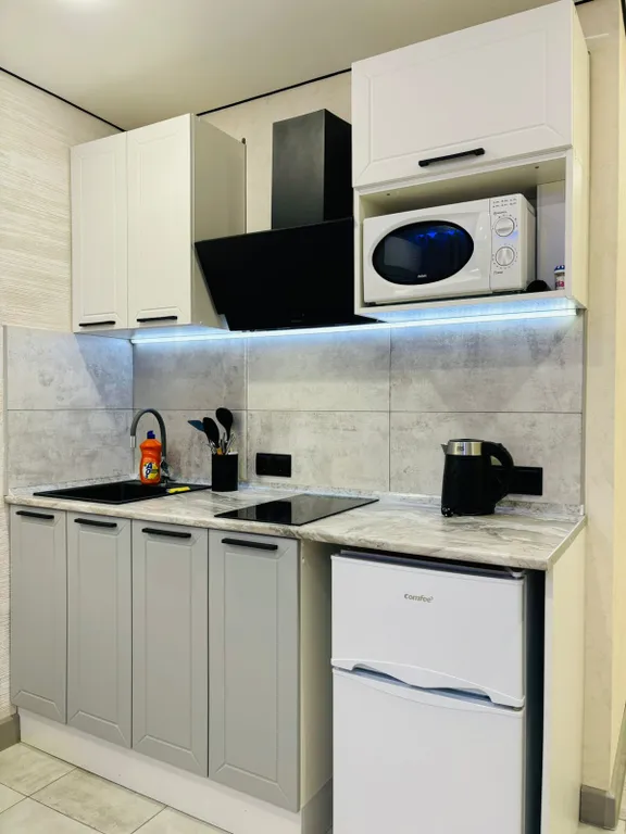 Студия с видом на бассейн