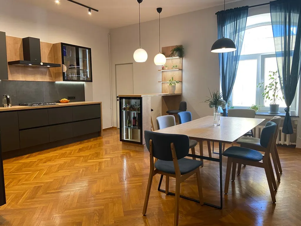 Квартира Четырехкомнатная квартира на бульваре в центре — Санкт-Петербург