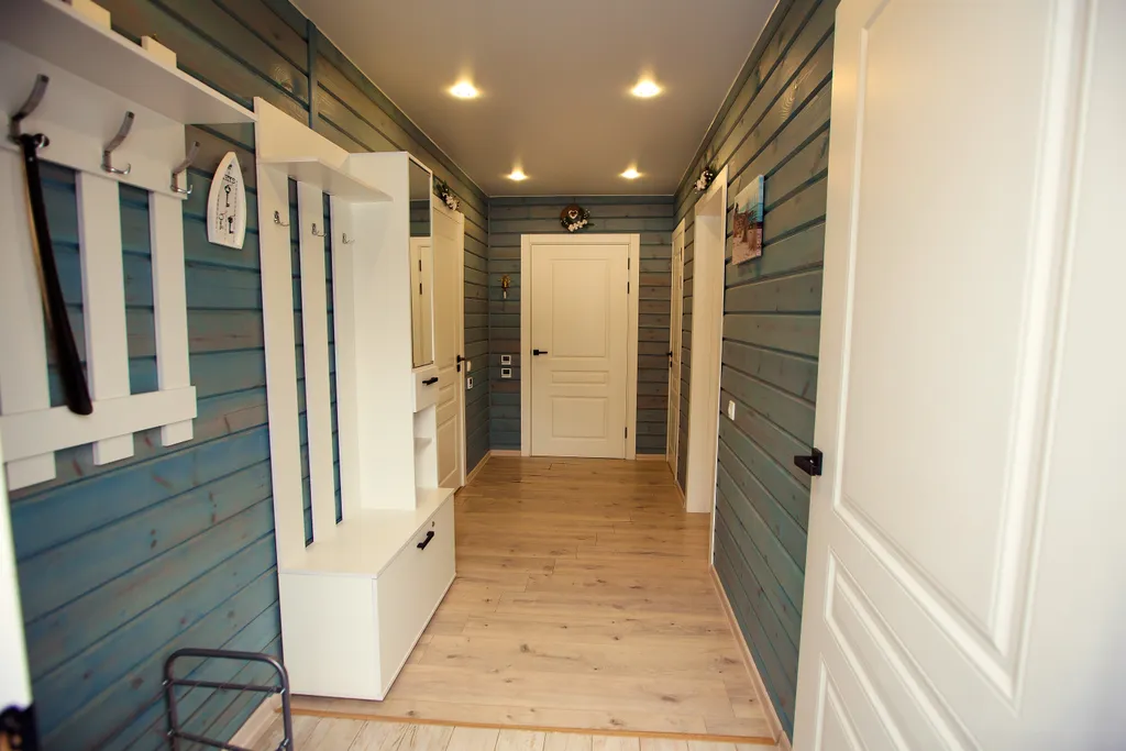 Панорамный коттедж в морском стиле с видом на озеро