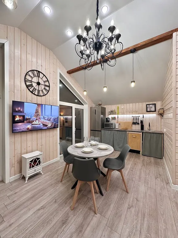 Коттедж Красивый дом с 2 спальнями — Ропша