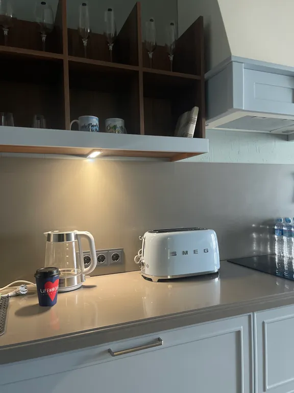 Роскошная уютная квартира с огромными окнами в тихий двор