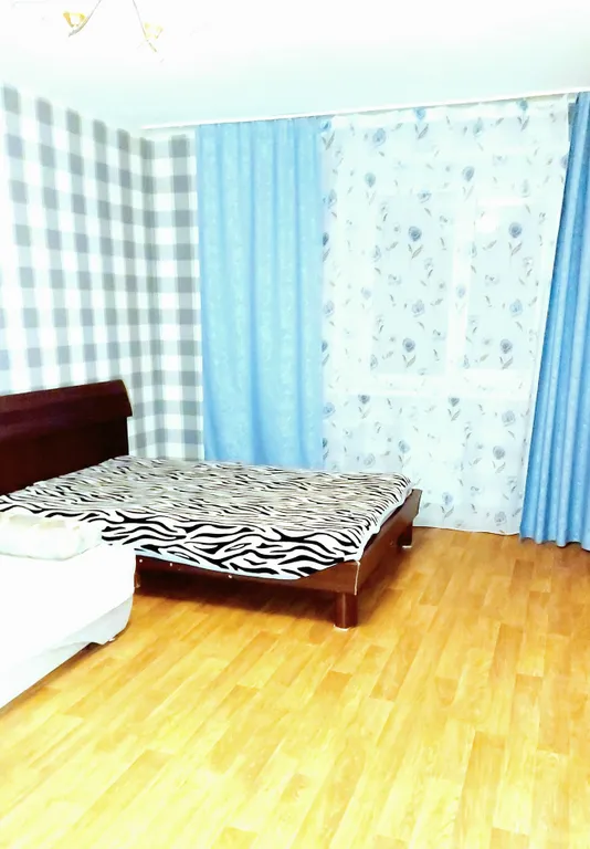 Центр города рядом площадь Ленина