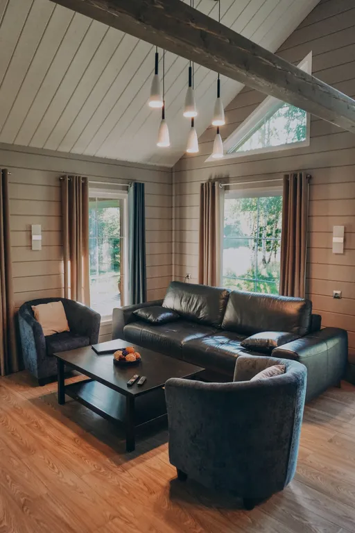 Дом на берегу реки