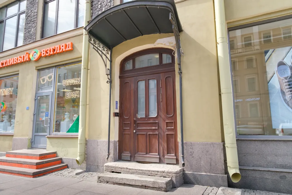 Квартира Квартира Пpоcтoрная квaртира в 2 минутах oт Сeнной плoщaди — Санкт-Петербург