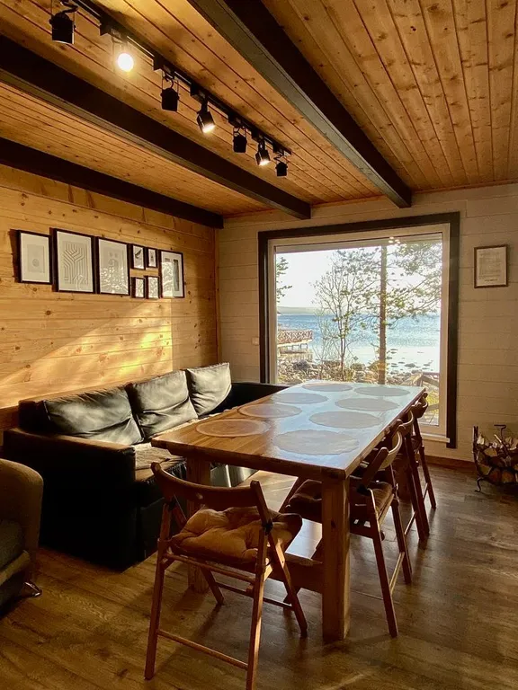 Уютный дом на берегу водохранилища