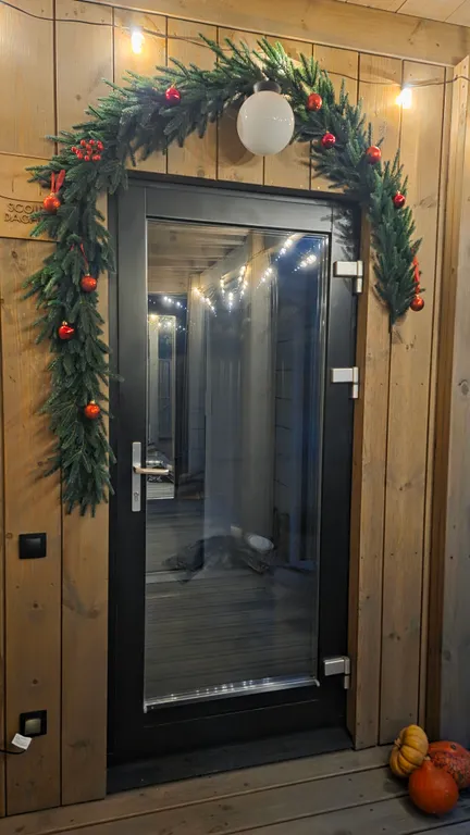 Коттедж под соснами