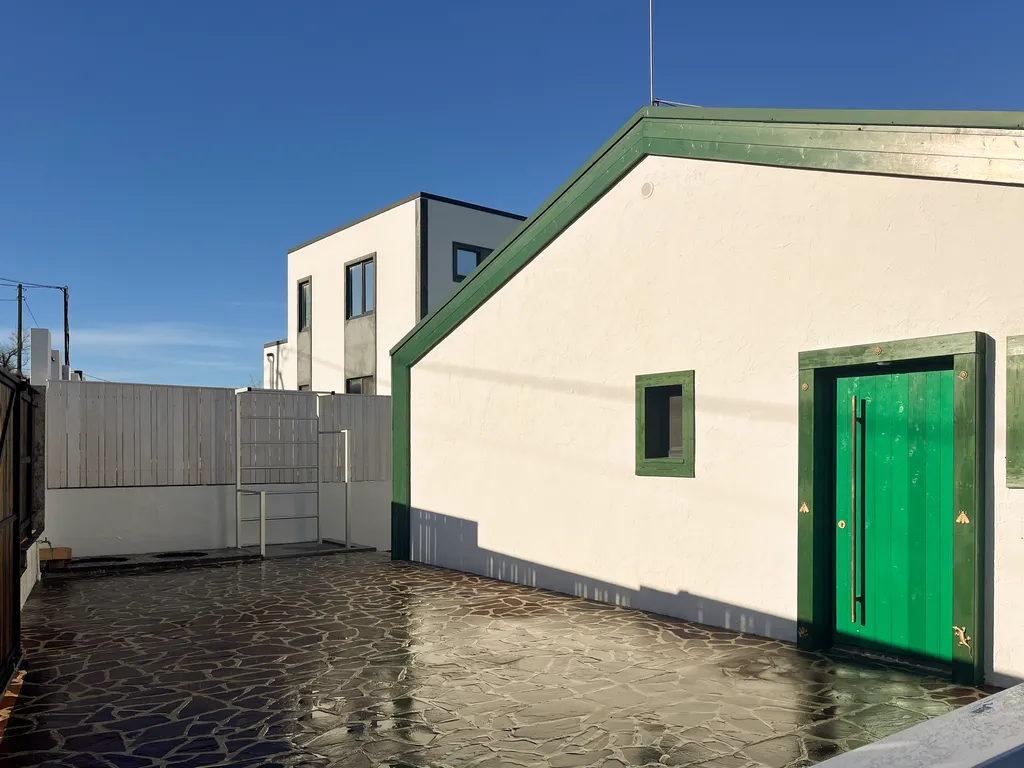 Дом Море рядом