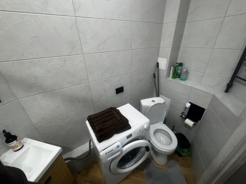 Большая Уютная 1-комнатная квартира,своя парковка,рядом магазин,центр