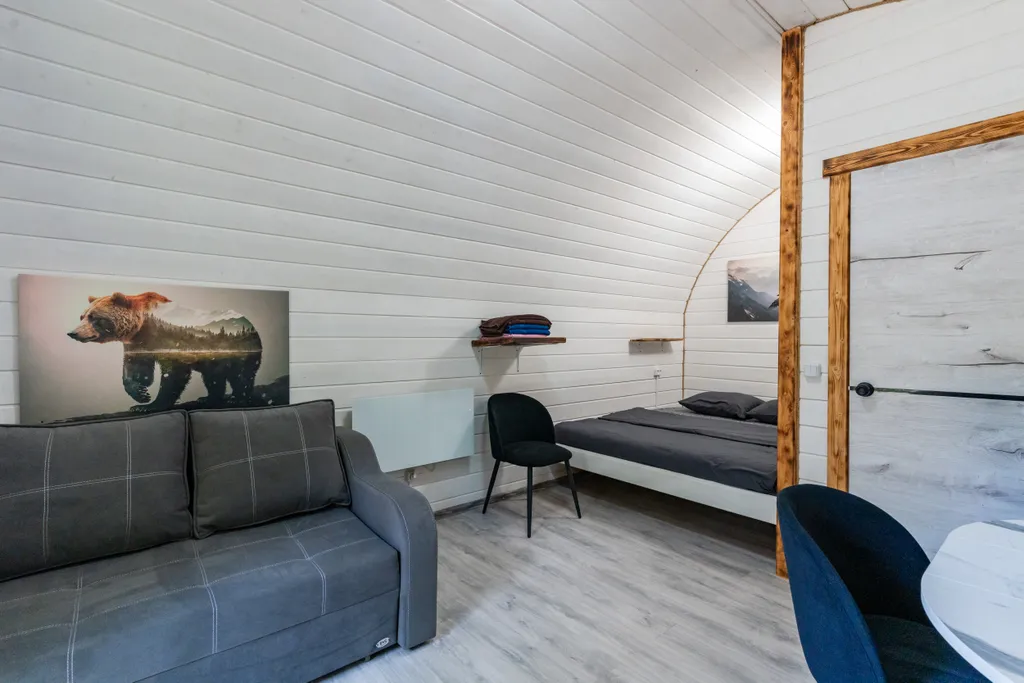 Уютный домик на опушке леса