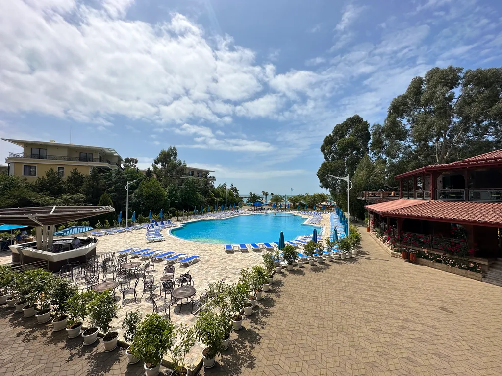 Элитные апартаменты с бассейном в Dreamland Oasis