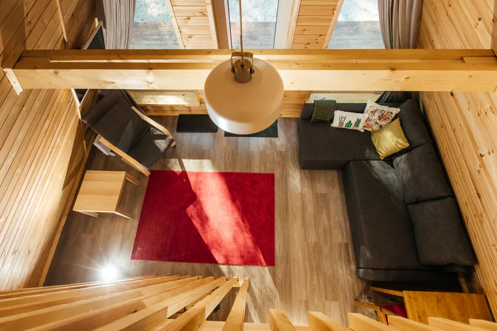 Уютные дома из дерева на берегу Волги