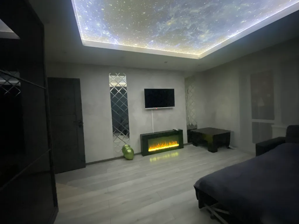 Дизайнерская 2к квартира с джакузи, камином и звездным небом в центре