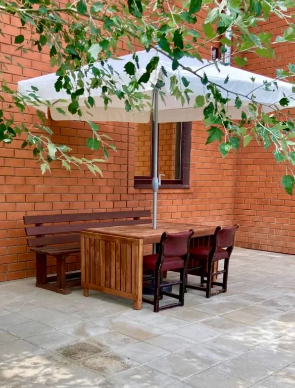 Уютный дом с большой территорией