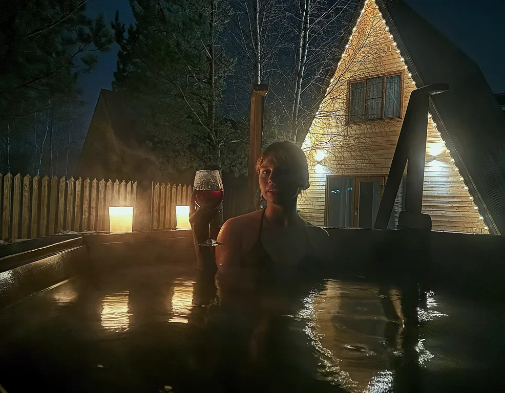 Дом шалаш 2-комнатный у леса