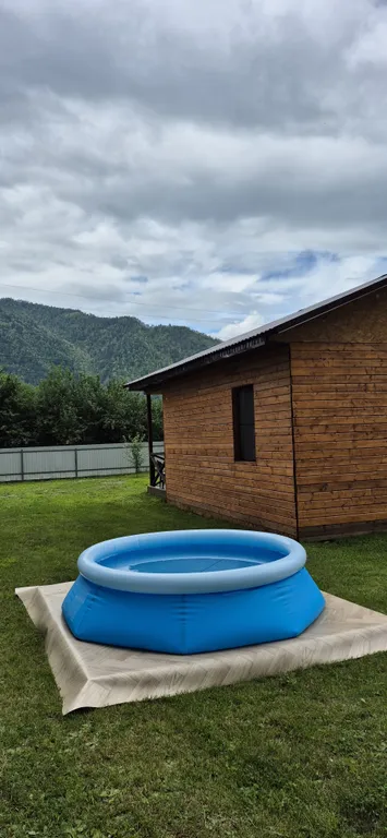 Домик с видом на горы