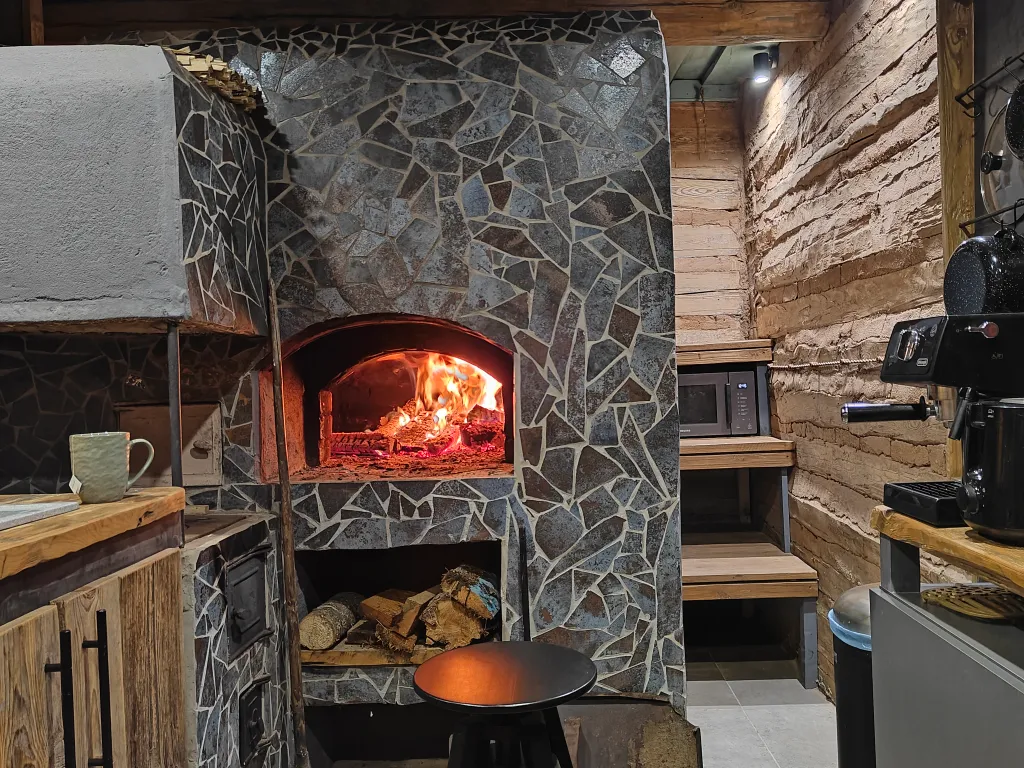 "Кот и Печка", синий дом, красота, тишина и ты