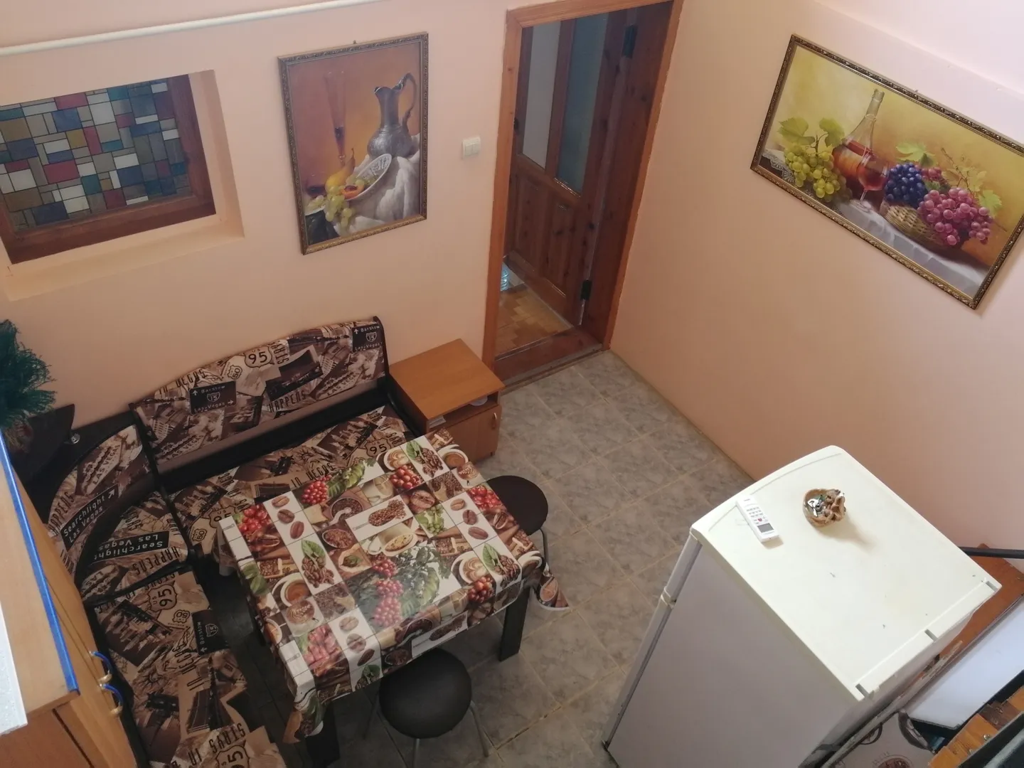 Кухня(вид с лестницы)