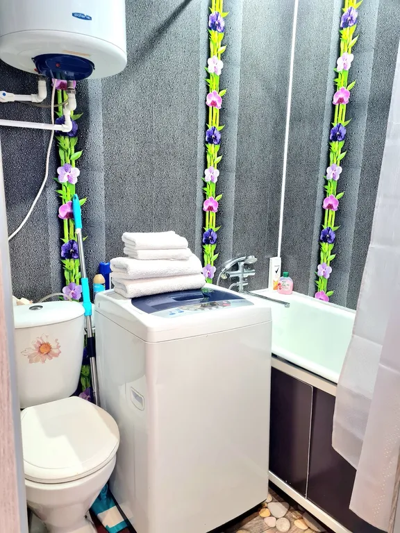 Квартрира с видом на закат солнца и горы