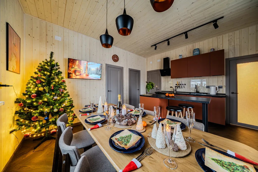 Новый дом с большим столом, кинотеатром, баней