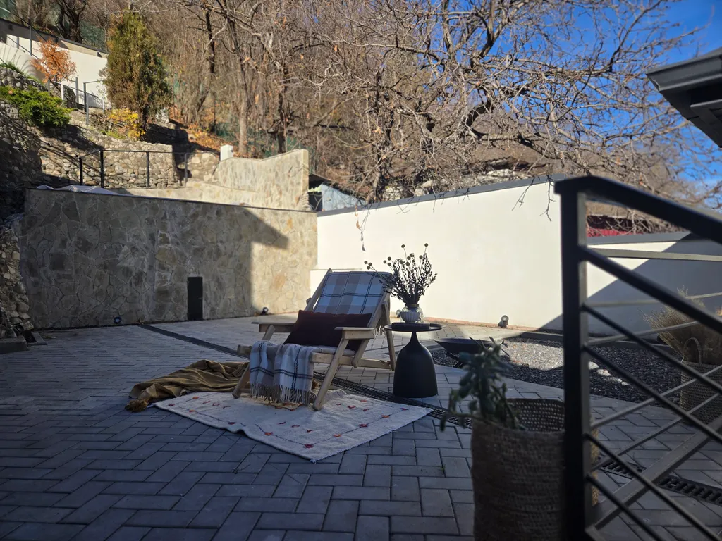 Дом в Кисловодске с авторскими интерьерами на стыке курорта и природы