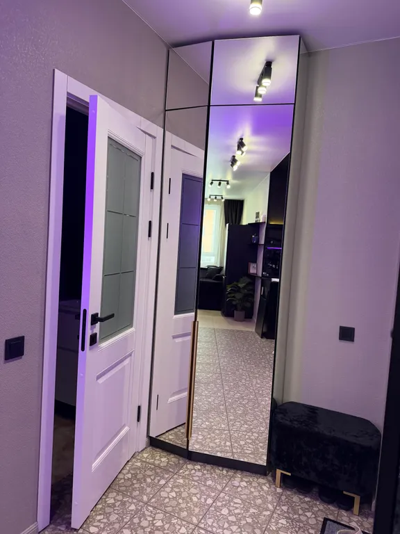 Квартира студия с джакузи и множеством подсветок