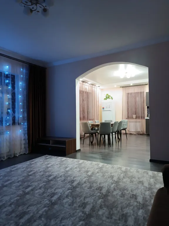 Дом у пруда