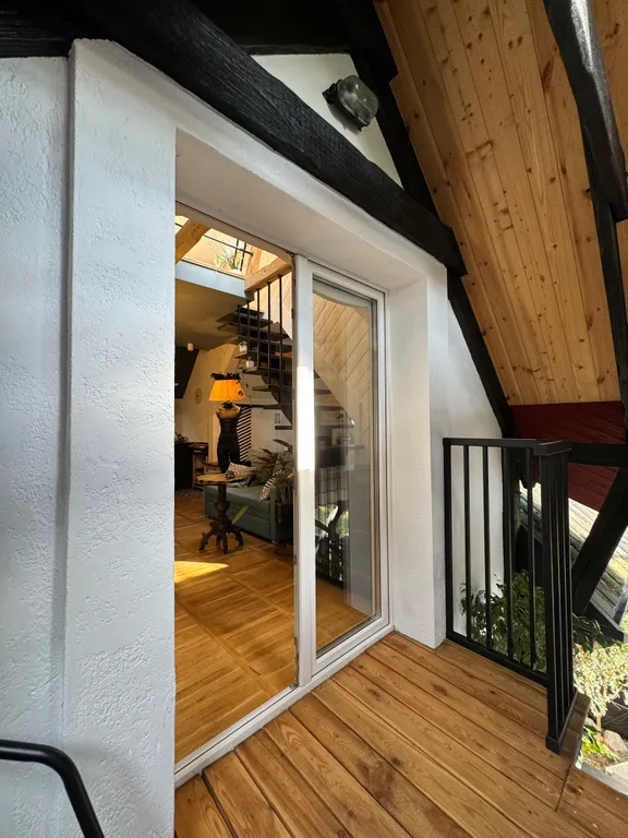 Двухуровневые апартаменты 33/3 house с камином и мангалом