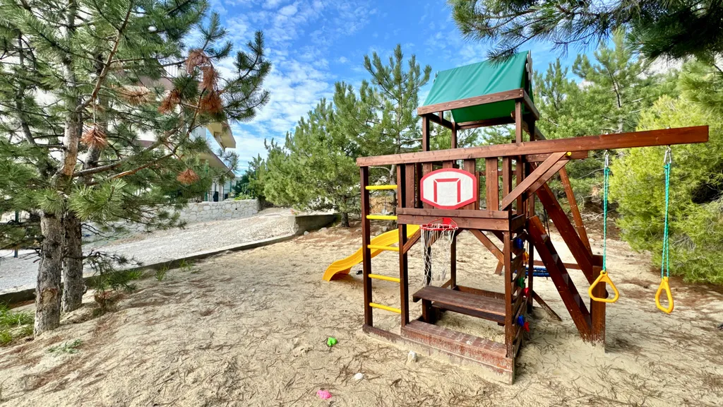 Таунхаус Панда в лесной зоне с подогреваемым бассейном и баней Кореиз