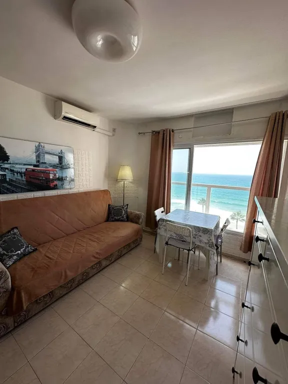 Красивая 2 ком квартира на набережной с прямым видом на море и закаты