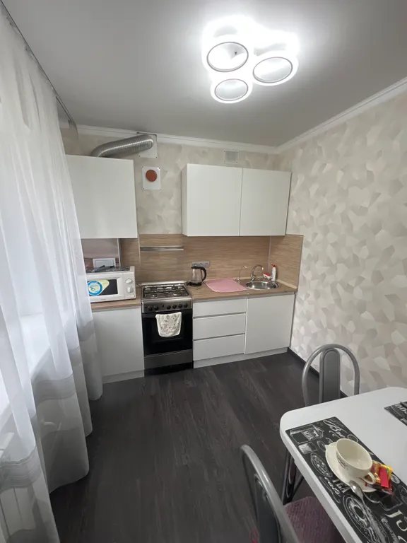 Уютная квартира в центре города с видом на площадь