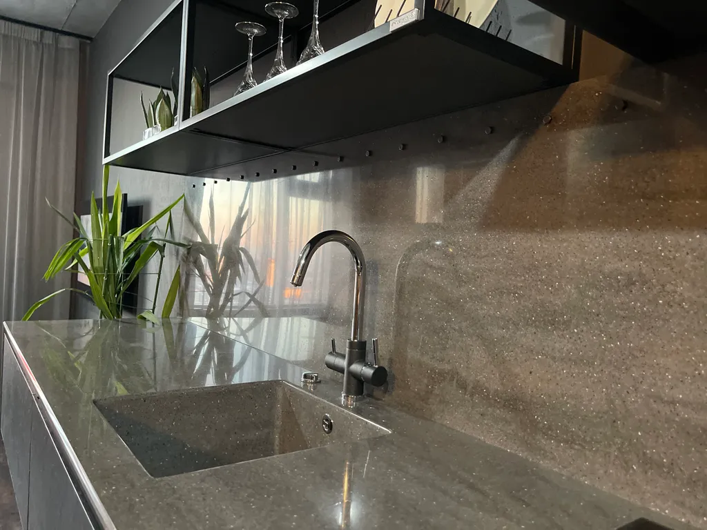 Роскошная квартира с видом на город с высоты птичьего полета