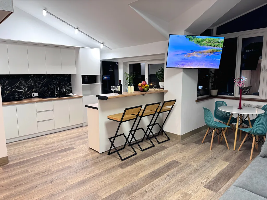 Комфортный двухуровневый апартамент в элитном комплексе