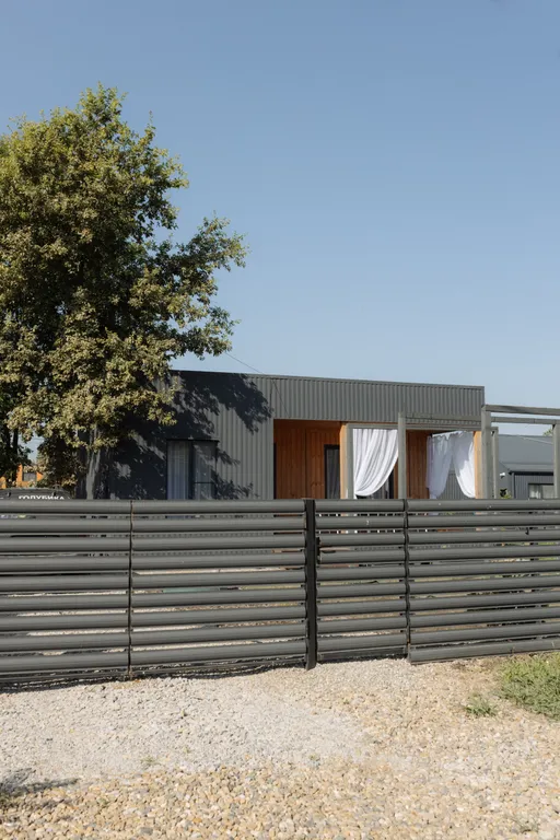 Дом с бассейном и баней