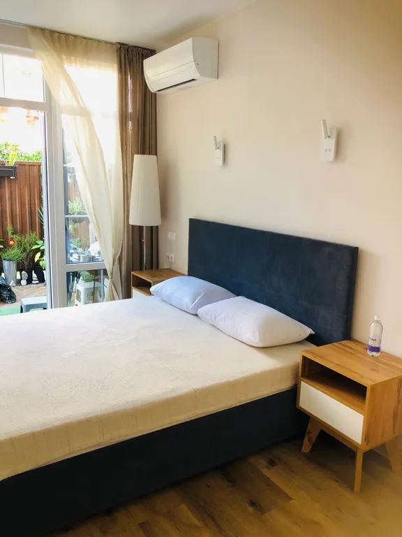 Апартамент с террасой и бассейном