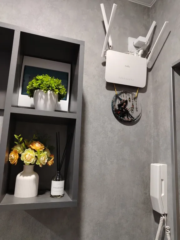 2-комнатная квартира в центре на втором этаже с застеклённым балконом