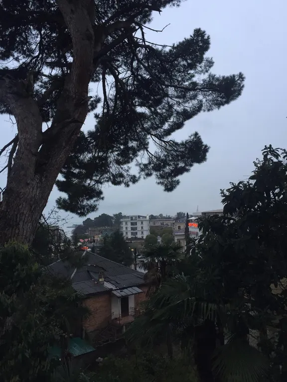 Вилла с бассейном на холме