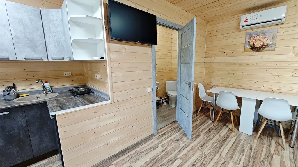 Изумрудная студия люкс с собственной террасой и отдельным входом