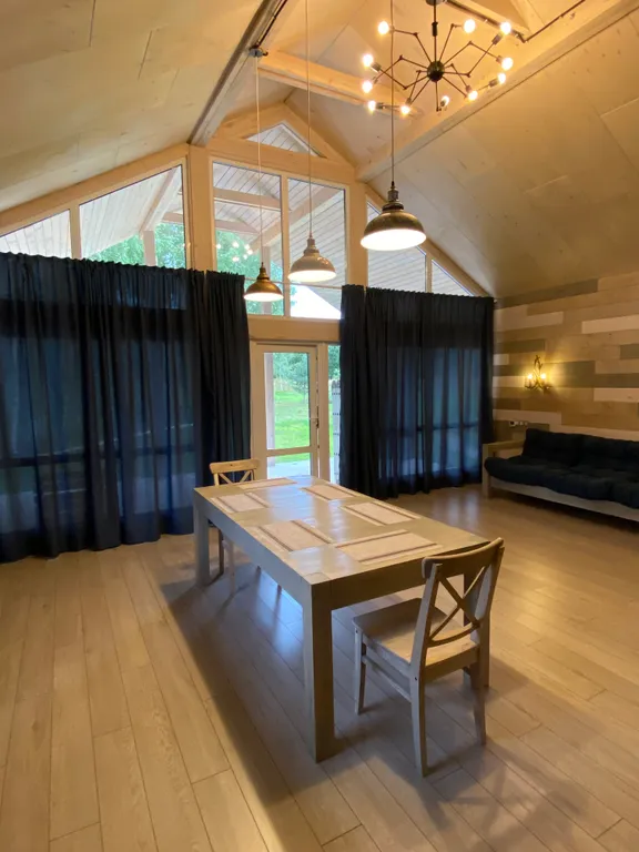 Дом в березах